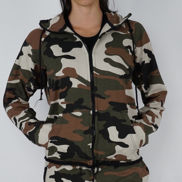 Hooded camouflage jacket with pockets - Picture 2 of 4